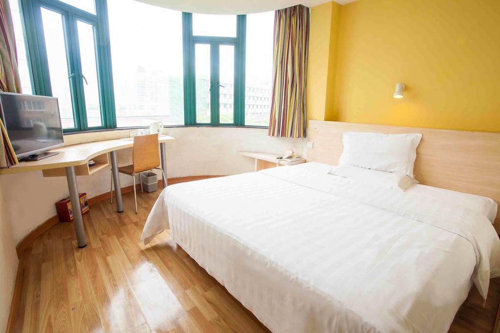 7Days Inn Chongqing Shapingba Pedestrian Street Room photo